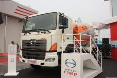 广汽日野 700系列 350马力 8X4 搅拌车(YC5310GJBFY2PU)