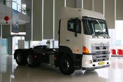 广汽日野 700系列重卡 350马力 6X4 牵引车(YC4250SS7PK)