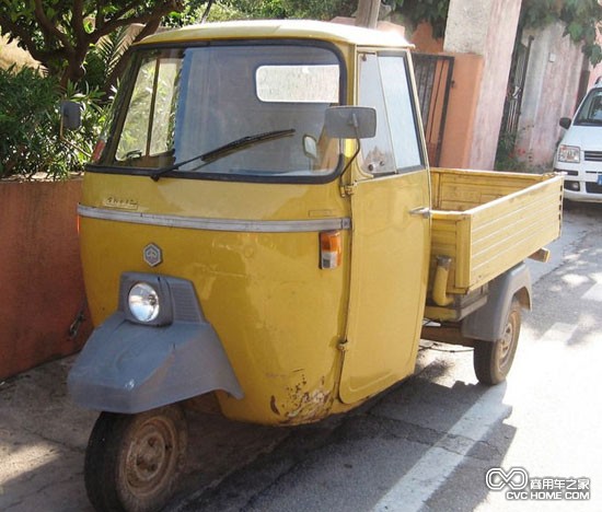  同时期意大利比亚乔-大猩猩（PIAGGIO-ape)