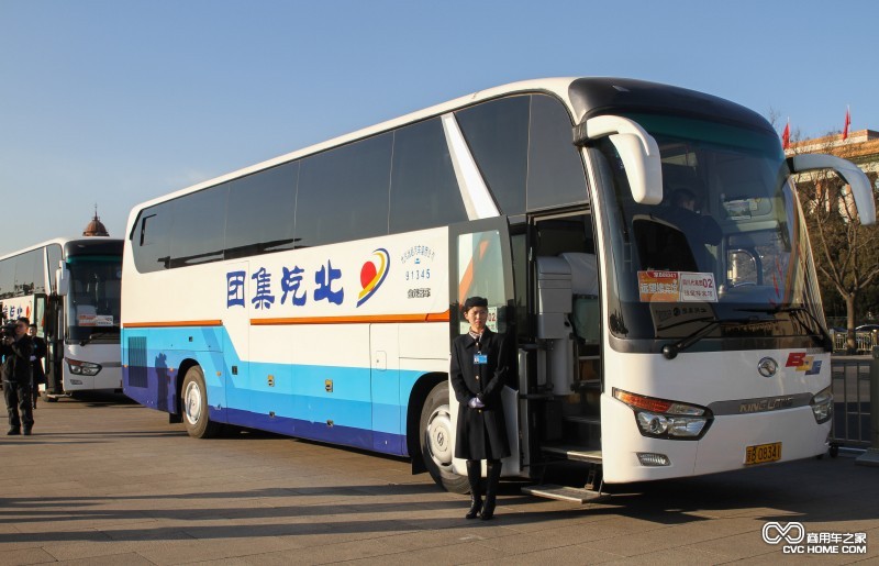 龙威“跑”两会剪影2  商用车之家