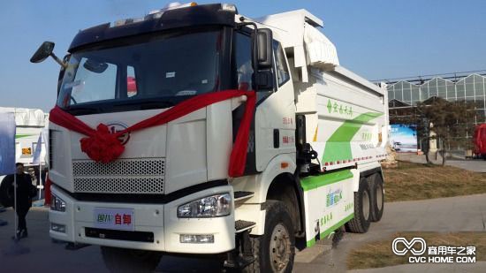 一汽解放新型渣土车