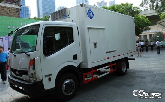 降重10% 国内首款全铝底架冷藏车在沪发布 商用车网报道