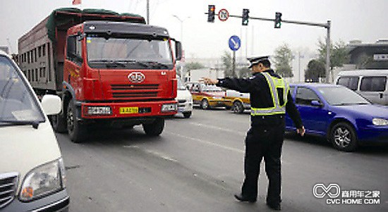 商用车之家 长春交警严查货车违法