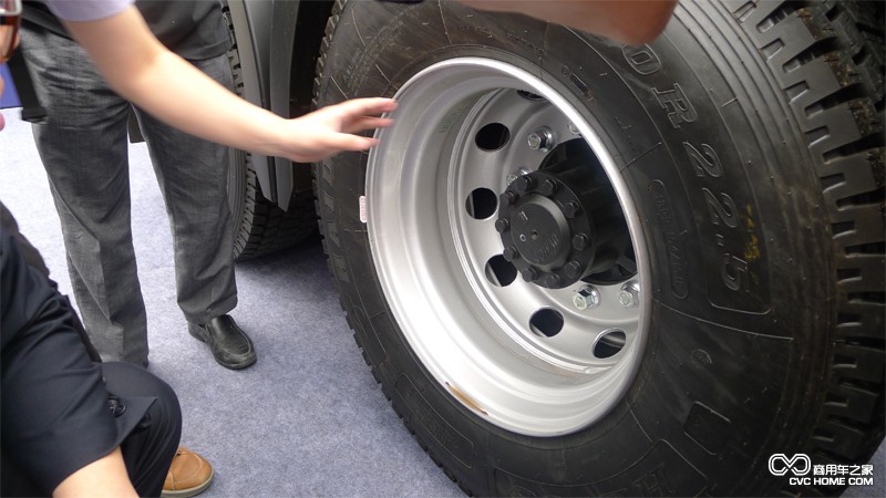 雨水防溅技术 创虎 轮胎 商用车网报道