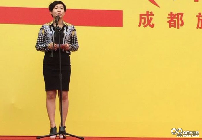 壳牌(中国)有限公司车用润滑油西区销售总监汪锴女士在开业仪式上讲话 商用车之家