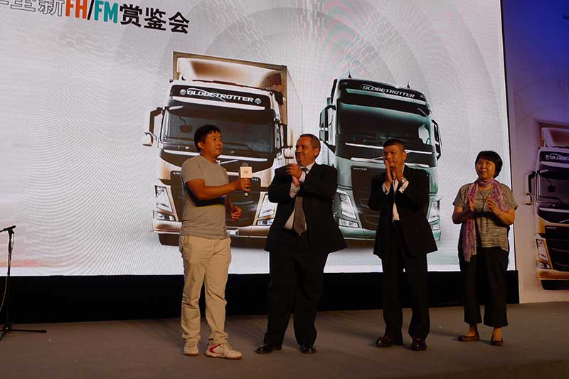 众人纷纷表示愿意成立公益基金支援贫困教育  沃尔沃卡车中国梦想计划