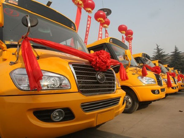 河南省向哈密地区及兵团十三师捐赠校车 商用车之家