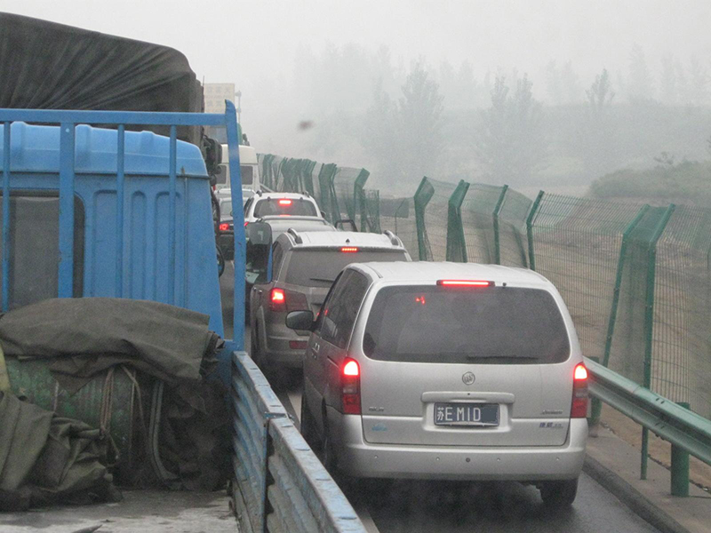 在高速上的货车 商用车之家