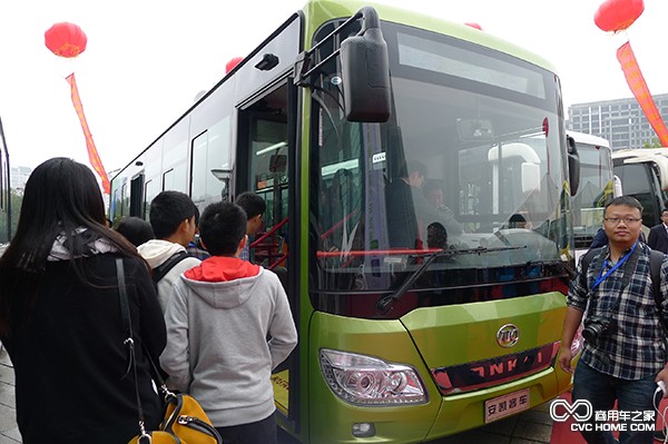 激进营销现身 新能源公交挑战传统客车市场