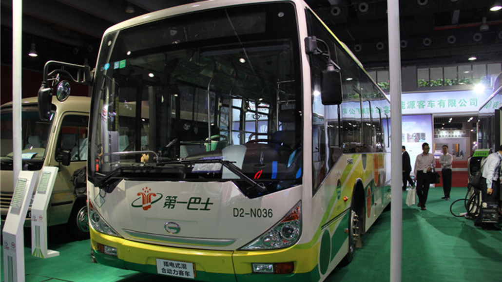 广汽传祺插电式混合动力大巴 gz6113phev2
