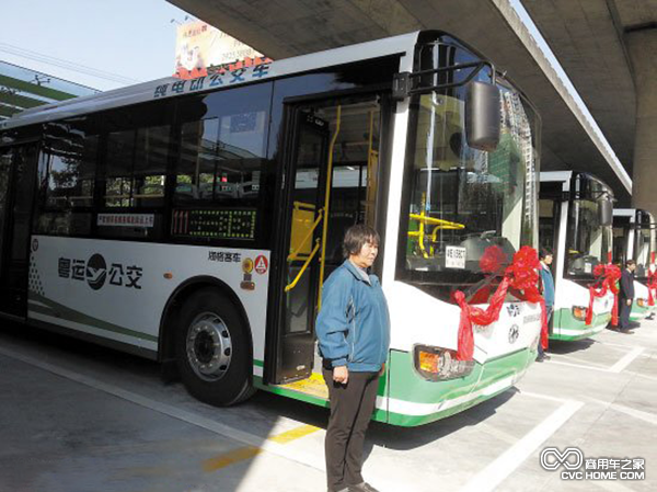 广东佛山首批10辆纯电动公交正式投入运营