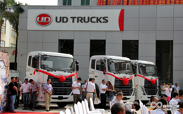 2014年10月16日UD酷腾国内首家4S店在广州正式开业