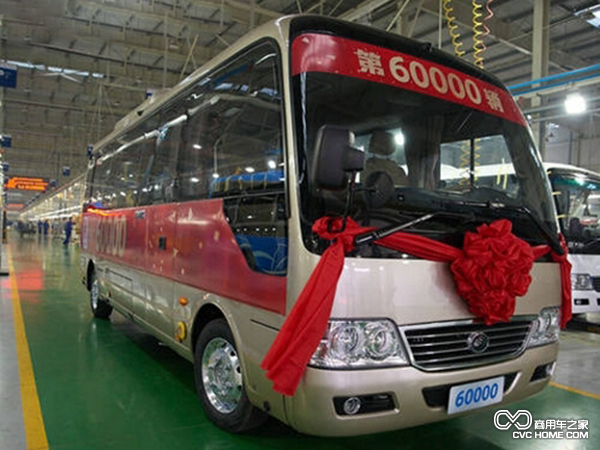 宇通2014年第60000辆客车在郑州国际物流园区的新能源基地悄然下线