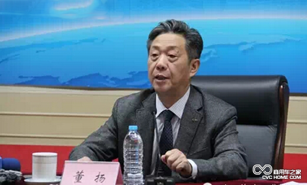 中国汽车工业协会常务副会长兼秘书长董扬出席发布会，并就行业热点问题回答了记者的提问。
