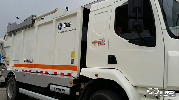 3月20日，由东风柳汽与中联重科环卫机械公司联合研发生产的无泄漏压缩式垃圾车正式下线