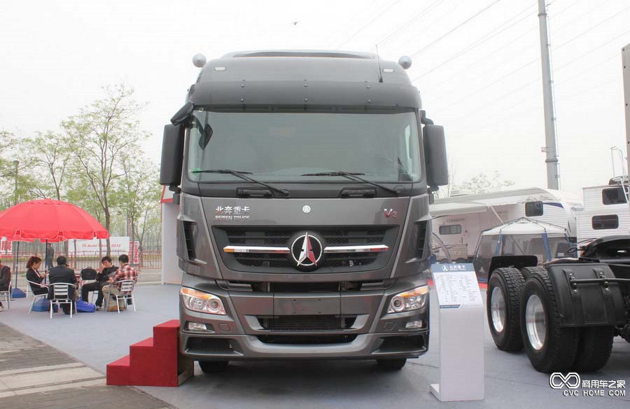 北奔 V3重卡 375马力 6X4 牵引车(ND42500B33J7)