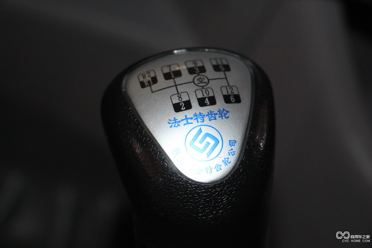 东风柳汽 乘龙h7重卡 430马力 6x2 牵引车(豪华版)(lz4250h7ca)