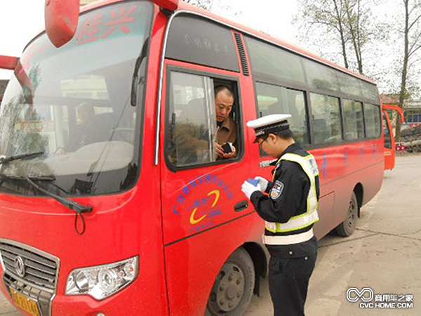 制止超载超速 乘客亦有责