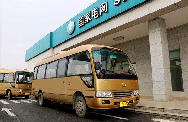 武汉江滩旅游海格纯电动中型商务车_副本.jpg