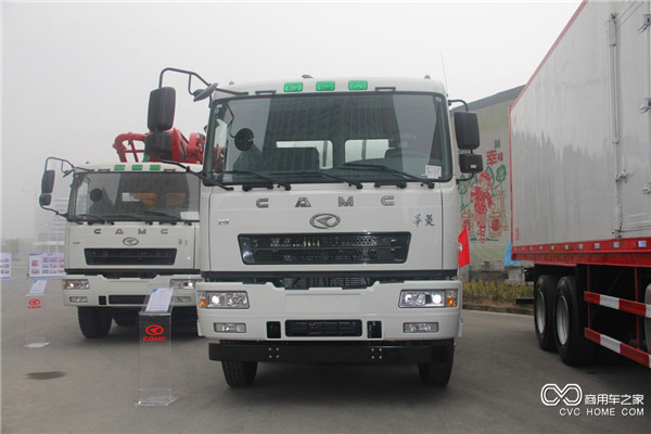 华菱重卡平顶搅拌车.jpg
