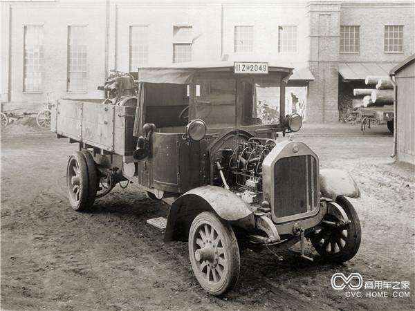 1924年，曼恩第一辆柴油直喷发动机卡车诞生。.jpg