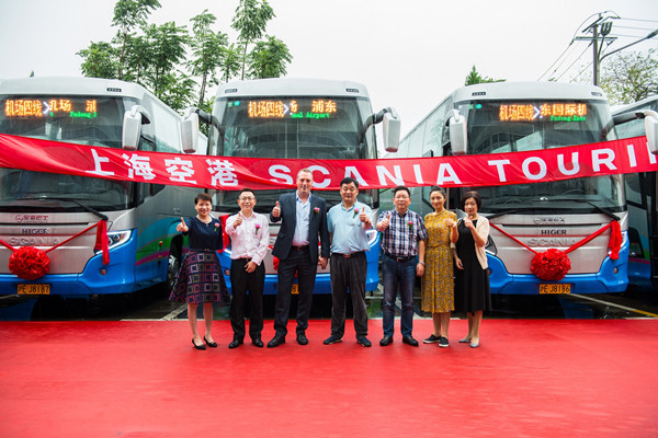 斯堪尼亚（中国）销售有限公司向上海空港巴士有限公司再次交付斯堪尼亚Touring统领豪华客车-s_副本.jpg