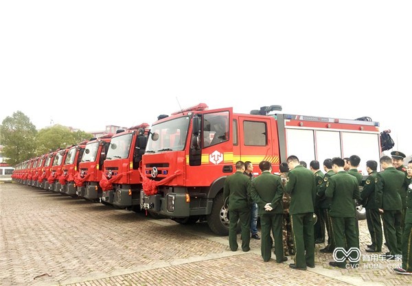 中国智造原厂四门消防车首批交付消防部门2.jpg