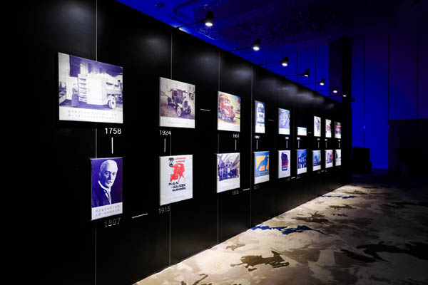 4. 曼恩商用车百年历史展示长廊.jpg