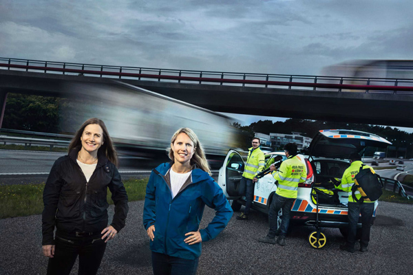 配图二：沃尔沃卡车交通与产品安全总监Anna Wrige Berling（左）和沃尔沃卡车事故调查团队主管Anna Th